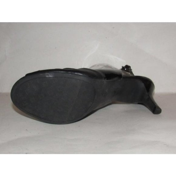 Etienne Aigner, size 9.5B, black leather and patent leather, open toe, 3.5" kitten heels with a sling back style!