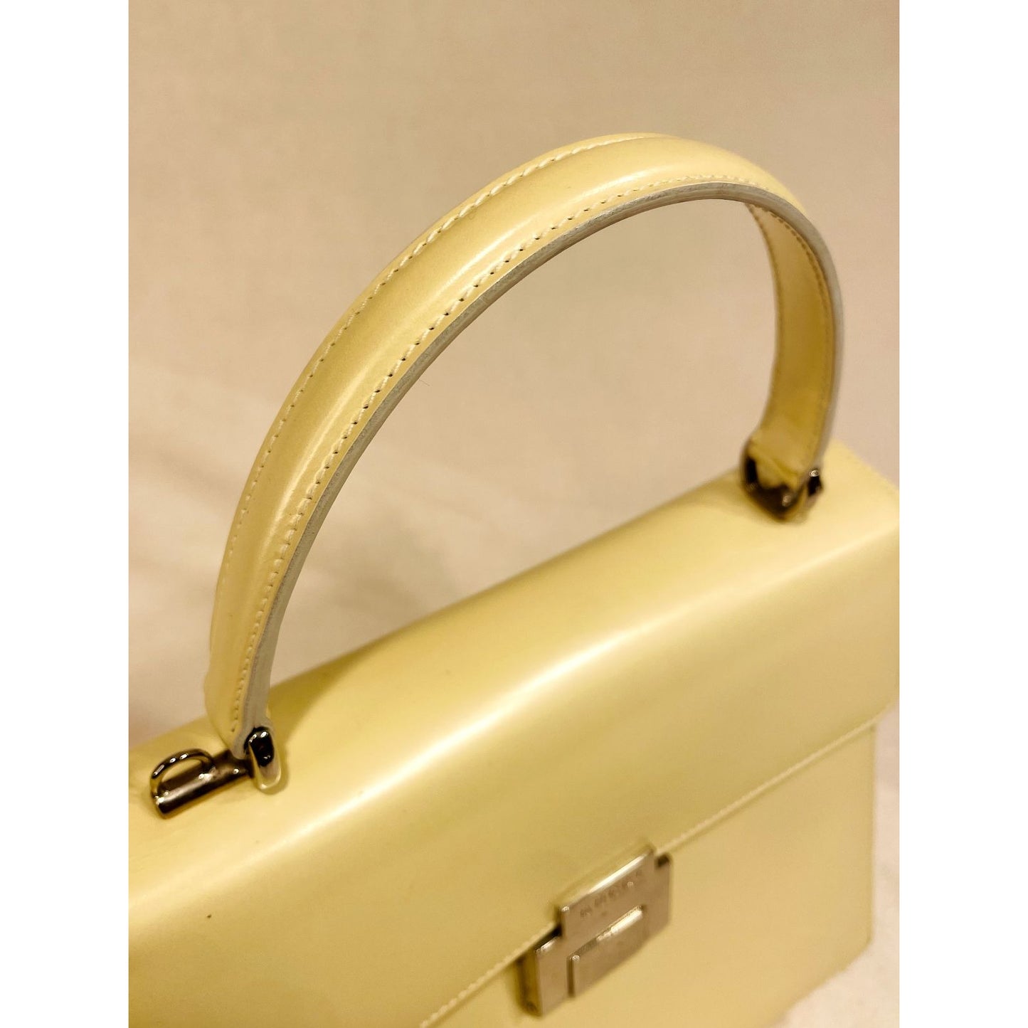 RARE, Gucci, pearly ivory/pale yellow smooth leather, Tom Ford era Padlock, two-way style with chrome hardware & removable strap