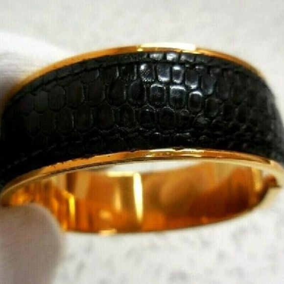 Gucci Brown Textured Leather Gold 'G' Logo Clamper