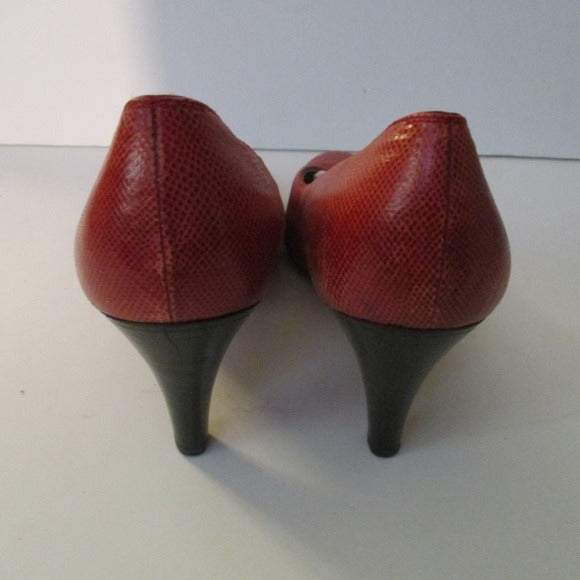 Ferragamo True Red Leather Size 7.5N Kitten Heels!