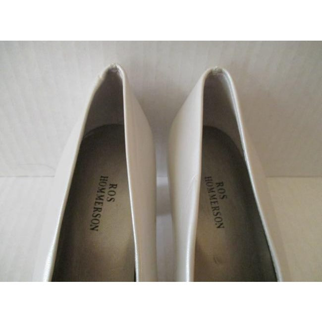 Ros Hommerson Warm White Special Occasion Vintage Designer Pumps Size Us