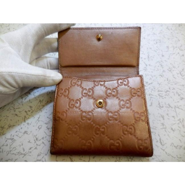 Gucci Camel Leather With An Embossed Large G Print And A Gold Heart Shaped Accent Design Wallet